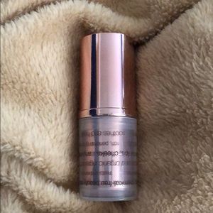 Josie Maran Glow stock